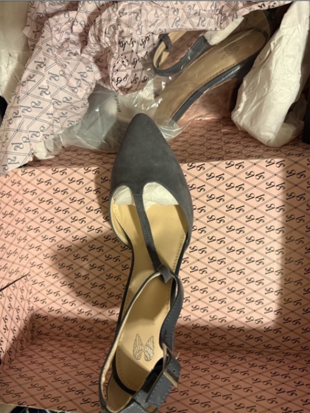 Victoria’s Secret Sz 7 Black Pearl TStrap Heels - Picture 2 of 4